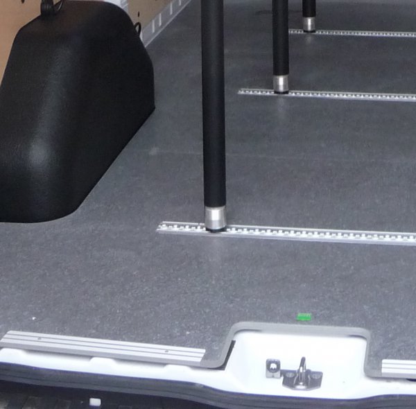 Zurrschieneboden Ladungsssicherung Zurschine Fahrzeugboden