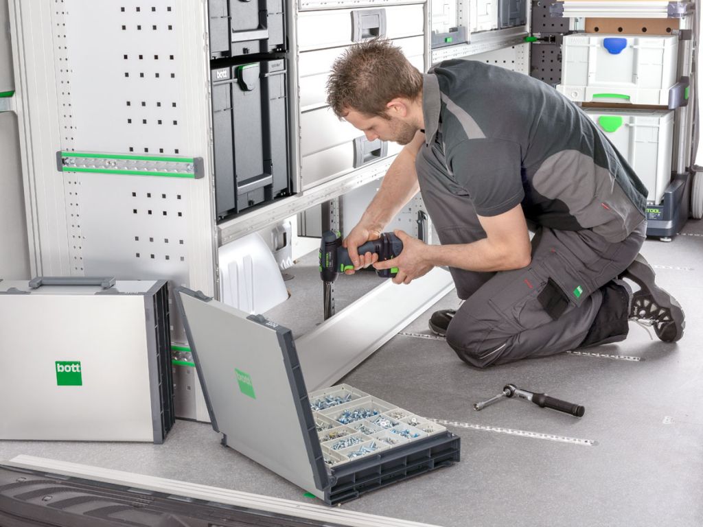 stellenanzeigen_montage_WHS Stellenanzeige Montage Fahrzeuge Karlsruhe